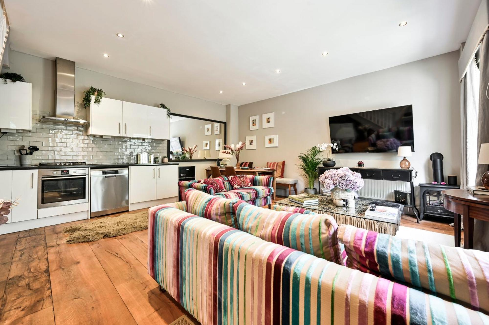 Appartamento Magnificent 2 Bed Hyde Park Mews House Londra Esterno foto