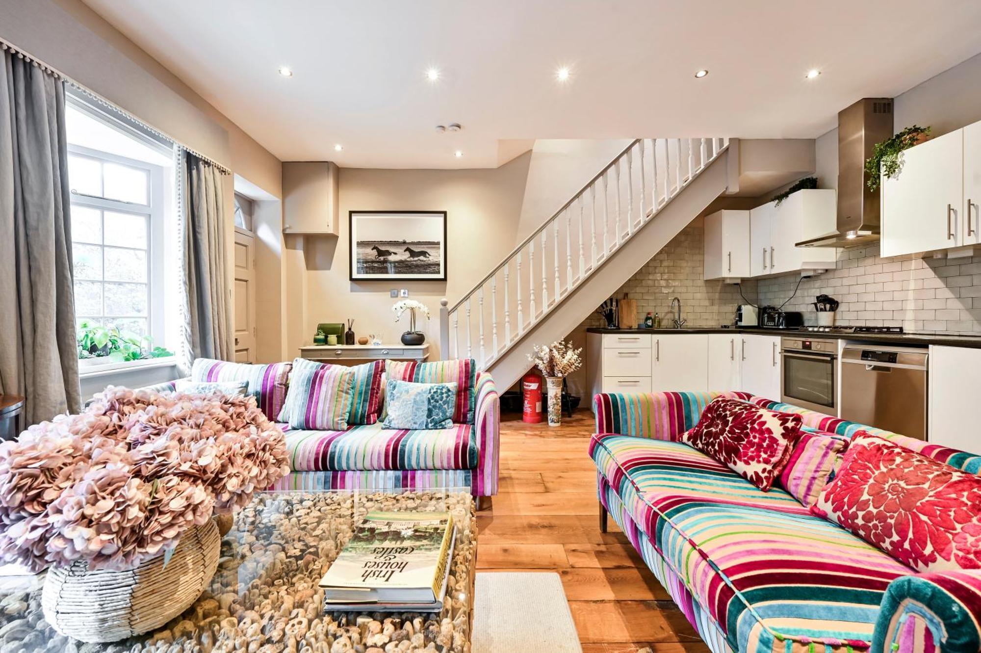 Appartamento Magnificent 2 Bed Hyde Park Mews House Londra Esterno foto