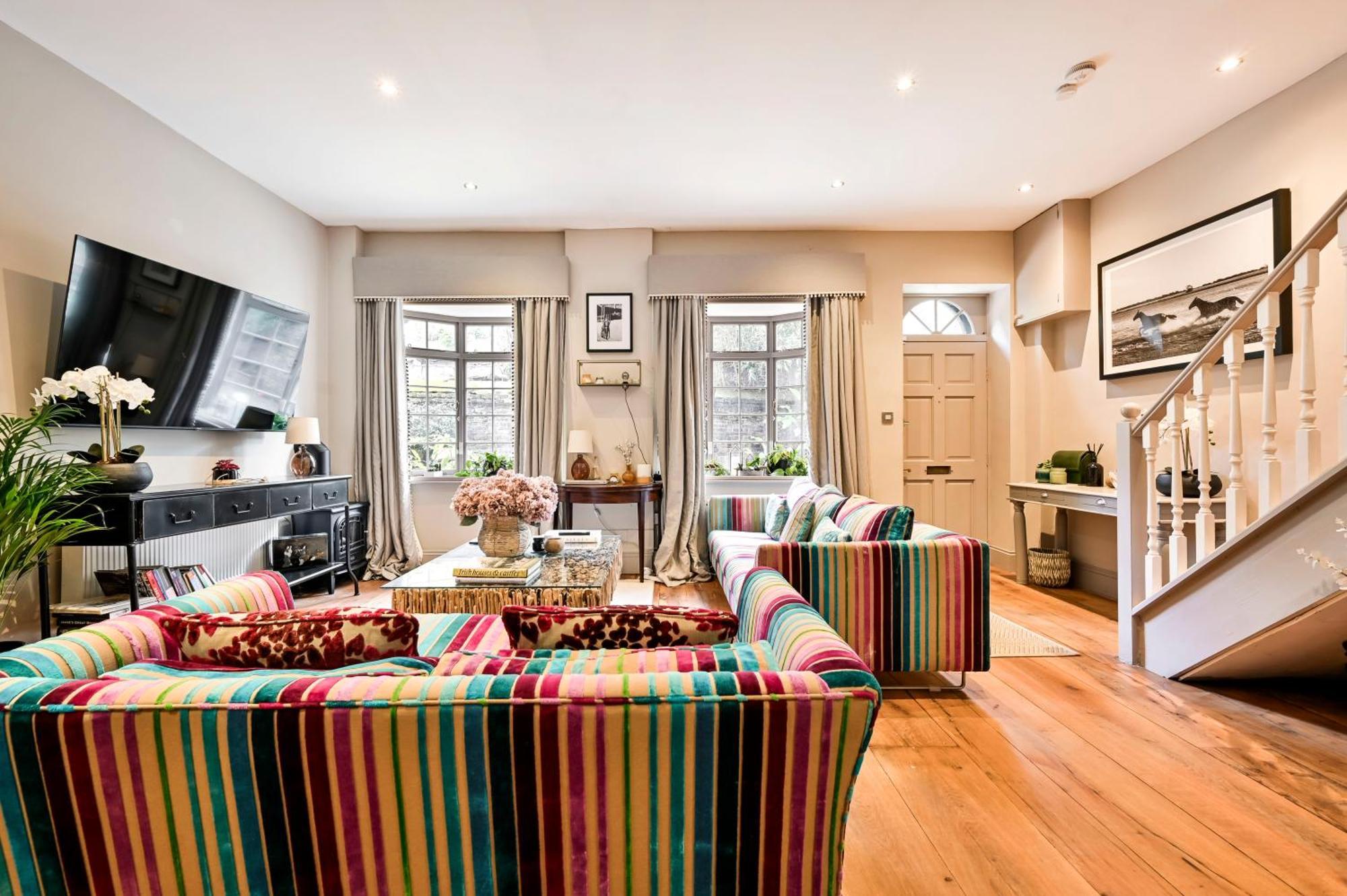 Appartamento Magnificent 2 Bed Hyde Park Mews House Londra Esterno foto