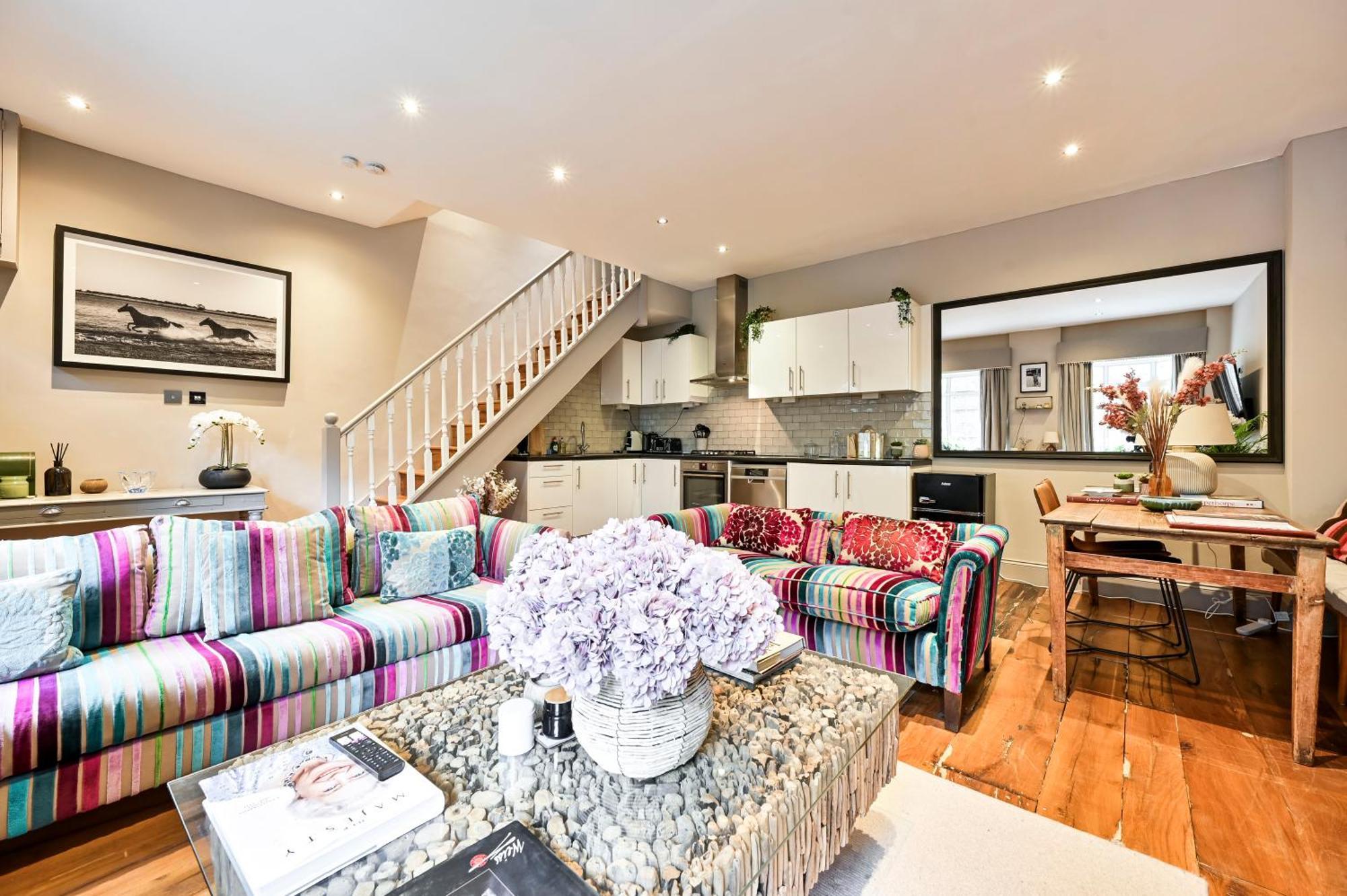 Appartamento Magnificent 2 Bed Hyde Park Mews House Londra Esterno foto