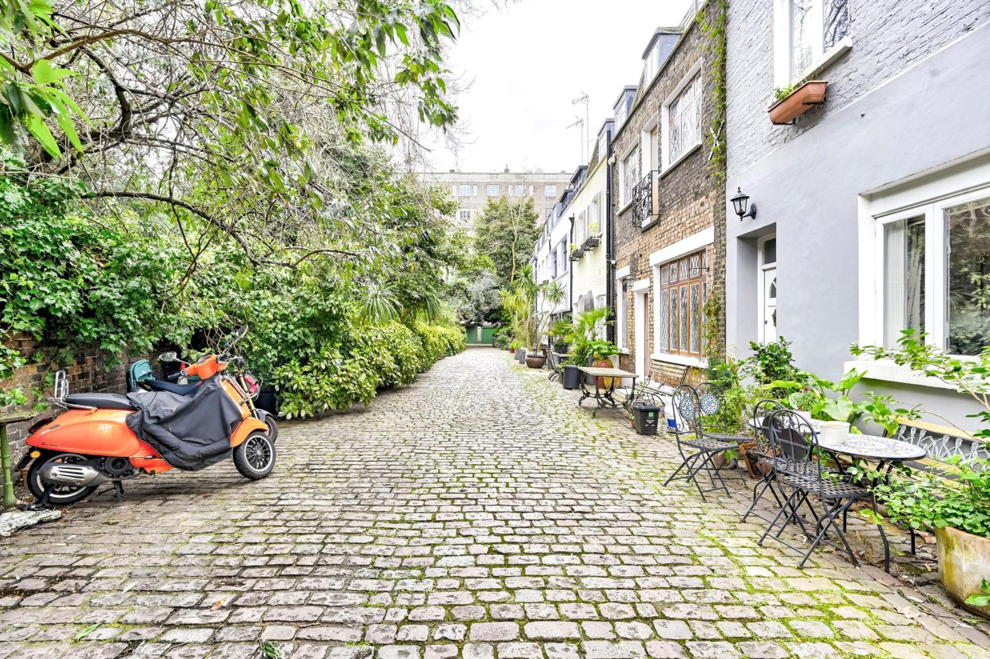 Appartamento Magnificent 2 Bed Hyde Park Mews House Londra Esterno foto